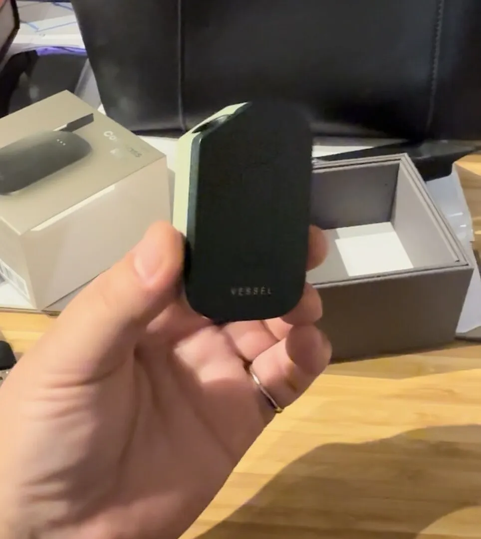 Vessel Compass Rise vaporizer Sage staand design