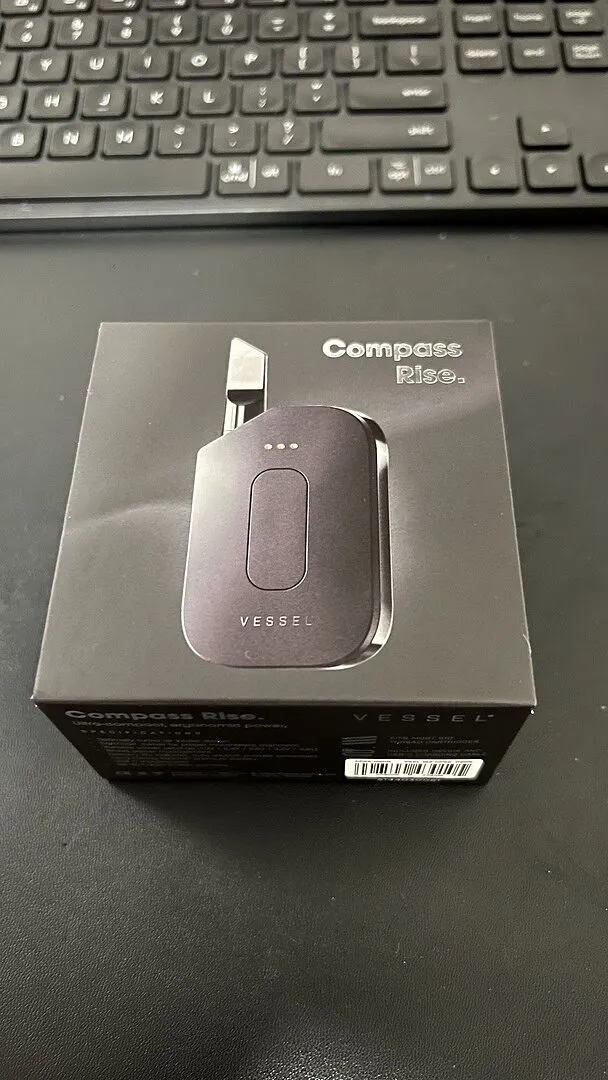 Vessel Compass Rise vaporizer Obsidian 510 staand
