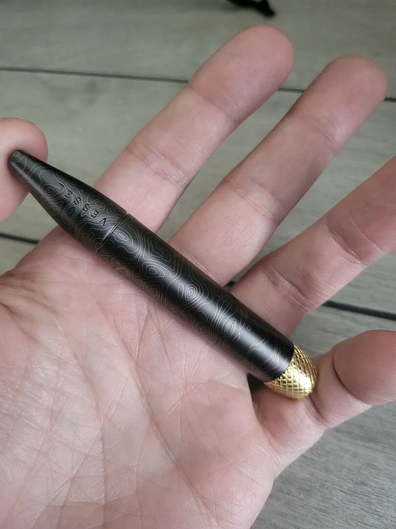 Vessel Helix one-hitter pijpje gunmetal
