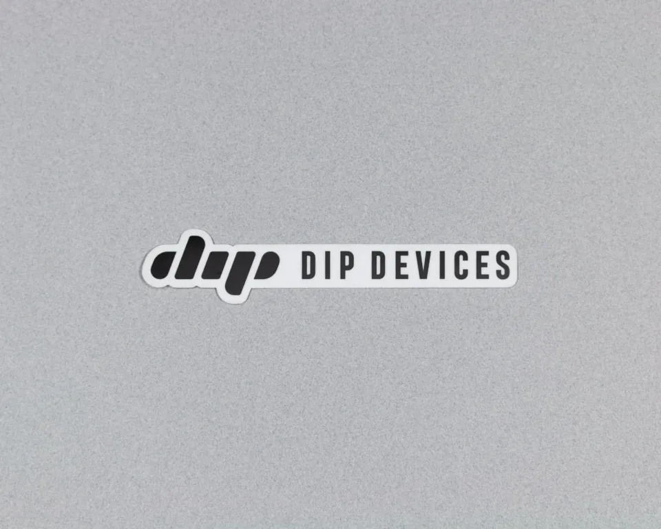 Dip Devices Wordmark sticker zwart logo