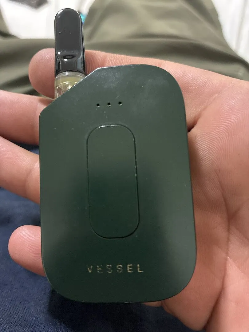 Vessel Compass Rise vaporizer Sage staand design