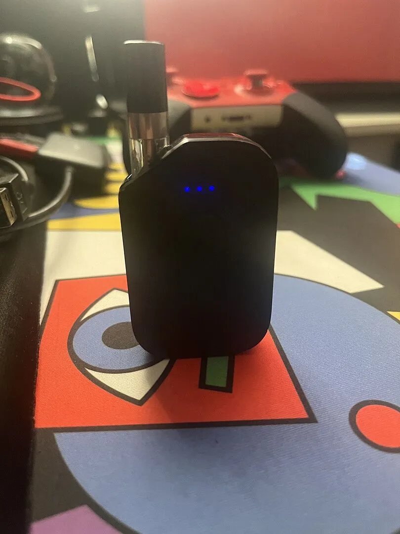 Vessel Compass Rise vaporizer Obsidian 510 staand