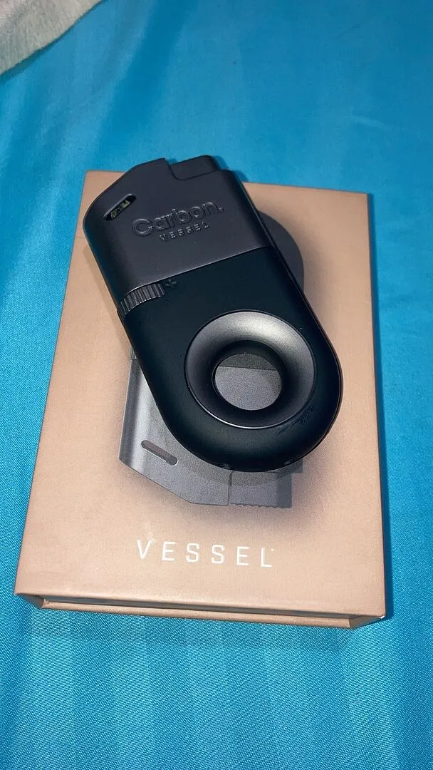 Vessel Carbon aansteker zwart navulbaar butaan